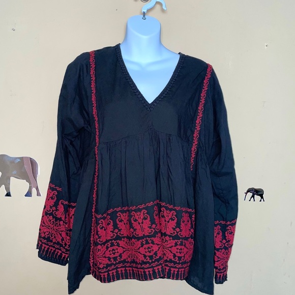 Roberta Roller Rabbit embroidered v neck top - Picture 4 of 11